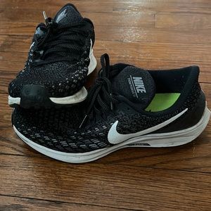 Black Nike Zoom Running Tennis Shoes Size 7.5 Women’s in Great Condition